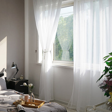 Hladká bílá voálová záclona