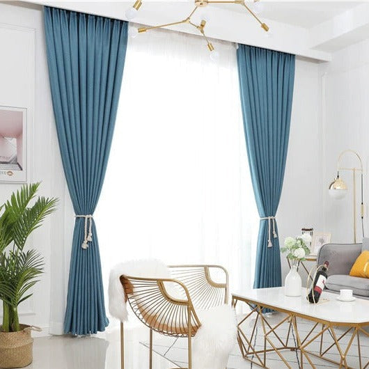 Modrý skandinávský závěs do ložnice