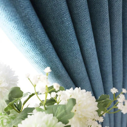 Modrý skandinávský závěs do ložnice