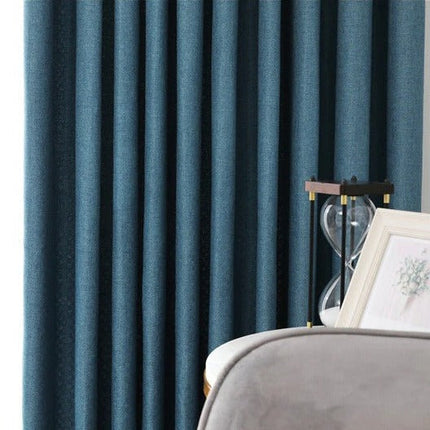 Modrý skandinávský závěs do ložnice