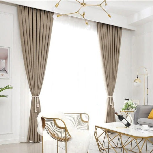 Tmavě béžový elegantní závěs do obýváku