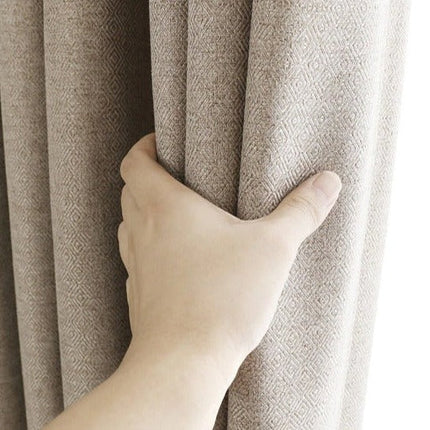 Tmavě béžový elegantní závěs do obýváku