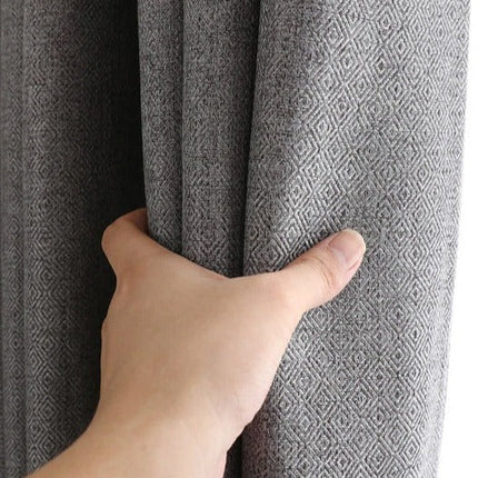 Šedý zatemňovací závěs s texturou