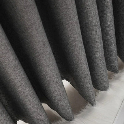 Šedý zatemňovací závěs s texturou