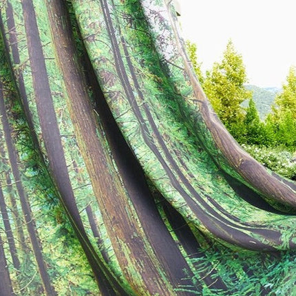 Venkovní závěs s motivem lesa