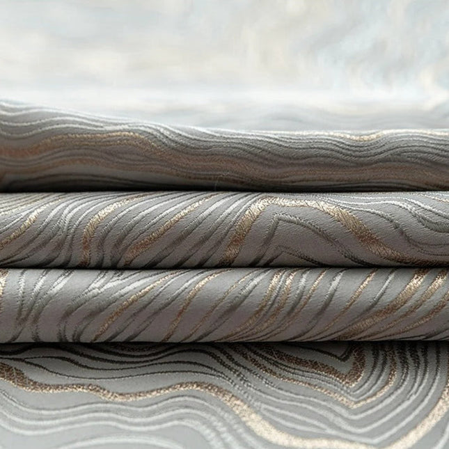 Stříbrný zatemňovací závěs s moderním vzorem