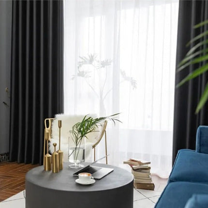 Černý zatemňovací závěs do obýváku Tisto