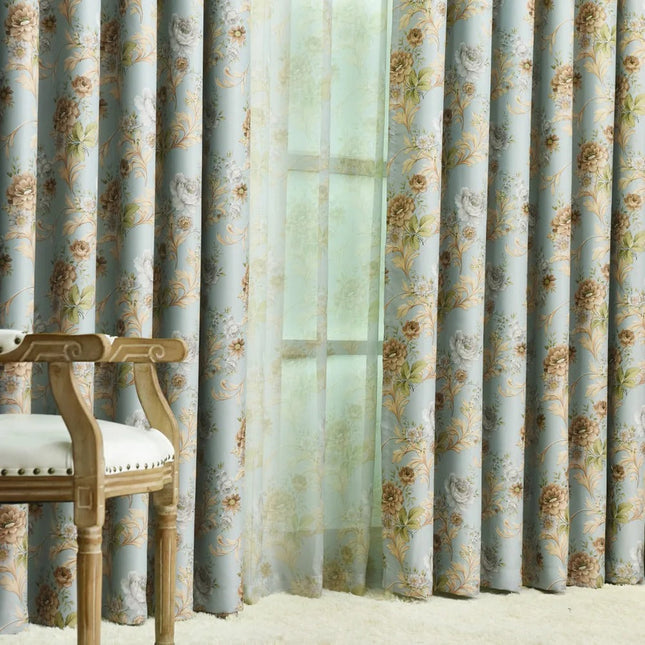 Zatemňovací závěs s romantickým květinovým vzorem