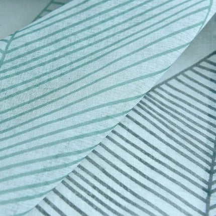 Moderní záclona s motivem velkých listů