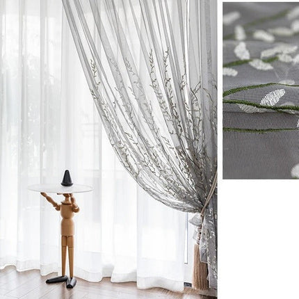 Záclona s výšivkou jemných větviček
