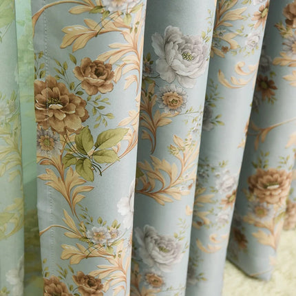 Zatemňovací závěs s romantickým květinovým vzorem