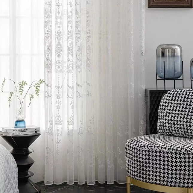 Elegantní záclona s damaškovým vzorem