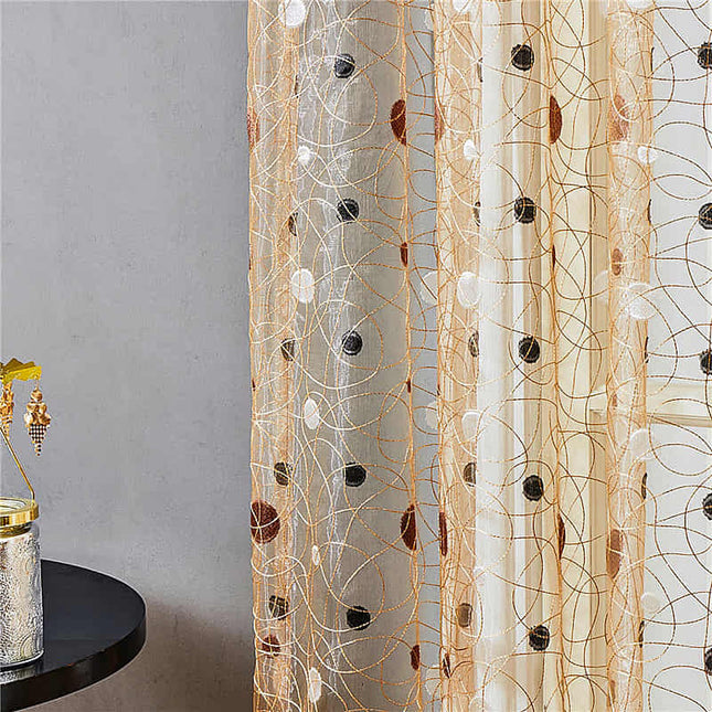 Průsvitná záclona s hnědou výšivkou