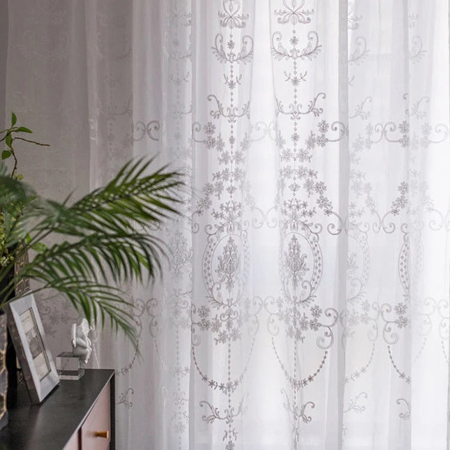Elegantní záclona s damaškovým vzorem