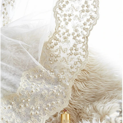 Princeznovská záclona s výšivkou a perlami