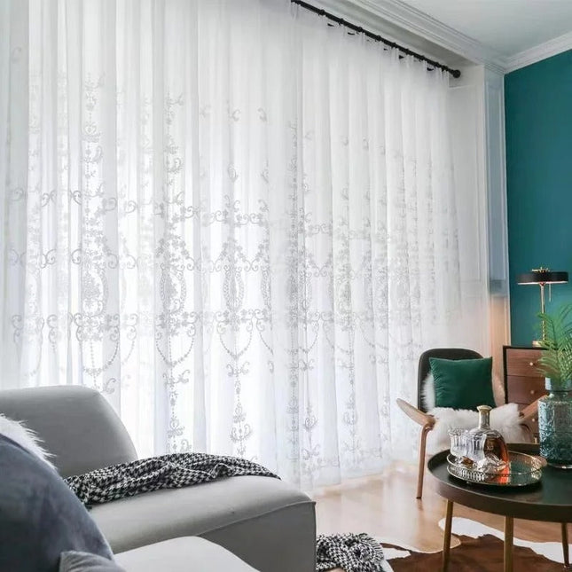 Elegantní záclona s damaškovým vzorem
