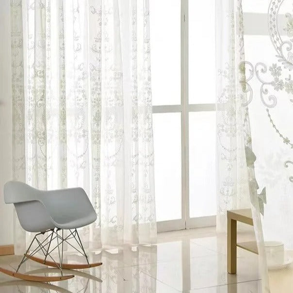 Elegantní záclona s damaškovým vzorem