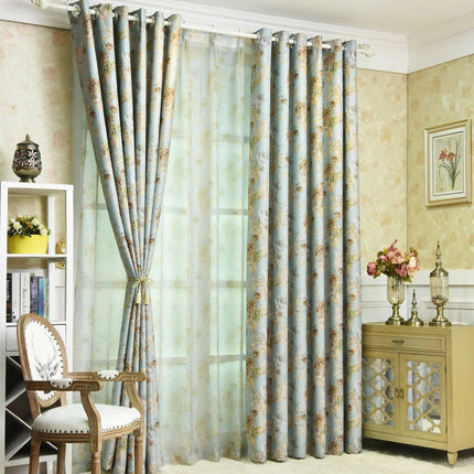 Zatemňovací závěs s romantickým květinovým vzorem