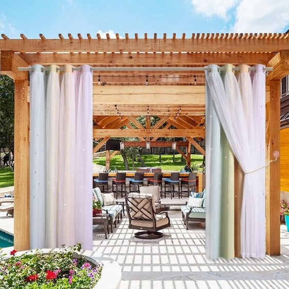 Barevná venkovní záclona na terasu