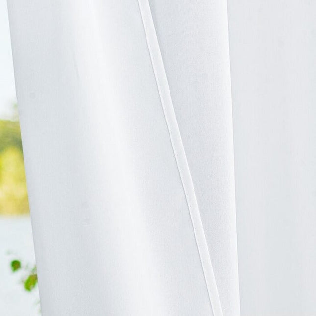 Odolný závěs na venkovní altán