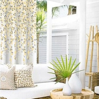 Bílý venkovní závěs s modrými květy