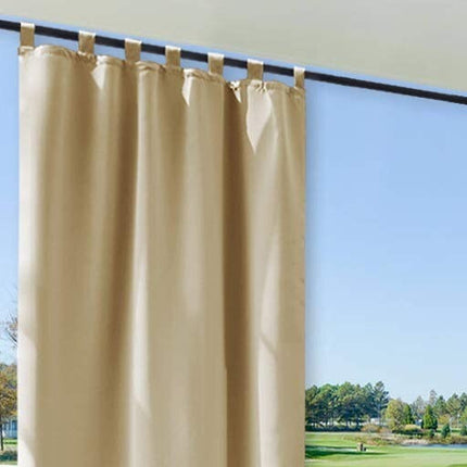 Světlý venkovní závěs na pergolu