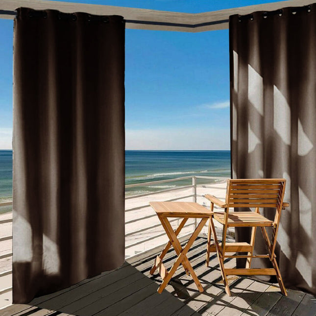 Hnědý venkovní závěs s očky na pergolu