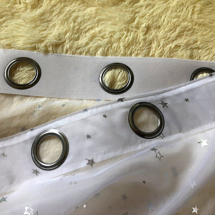 Průsvitná záclona se stříbrnými hvězdami