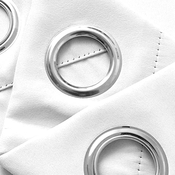 Venkovní průsvitný závěs s motivem lesa