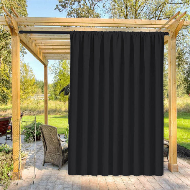 Černý venkovní voděodolný závěs na terasu