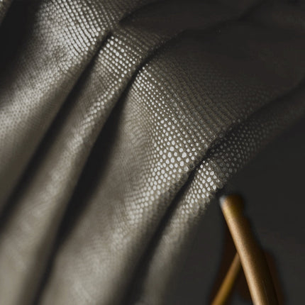 Zatemňovací závěs šedý s tečkovaným vzorem