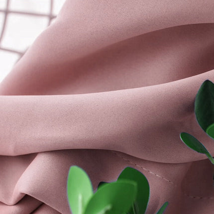 Starorůžový zatemňovací závěs do ložnice