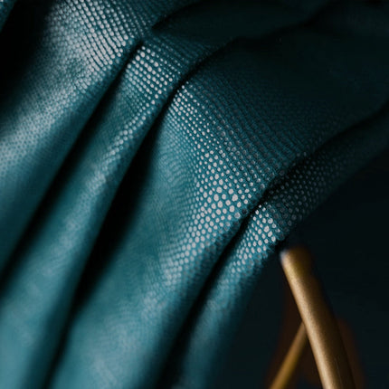 Zatemňovací závěs petrolejově modrý do ložnice