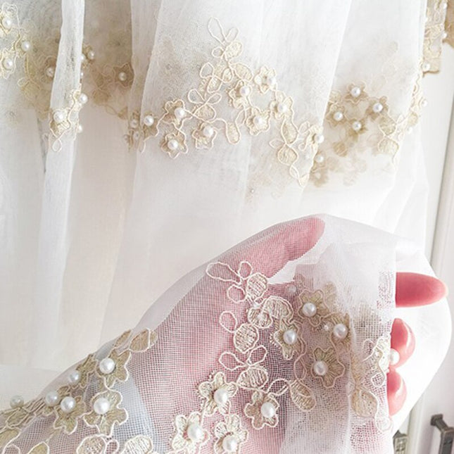 Princeznovská záclona s výšivkou a perlami