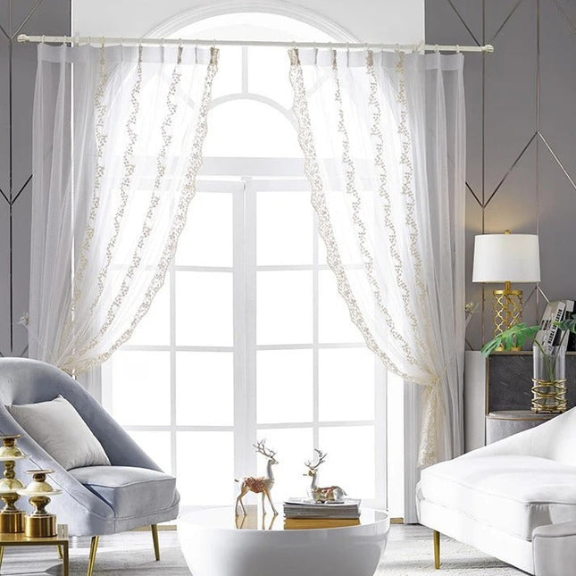 Princeznovská záclona s výšivkou a perlami