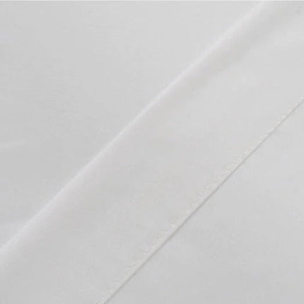 Jednoduchá bílá průsvitná záclona