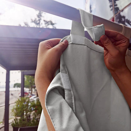 Bílý venkovní závěs na terasu poutka