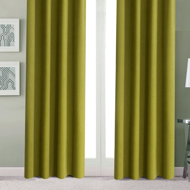 Zelený zatemňovací závěs na kovové kroužky