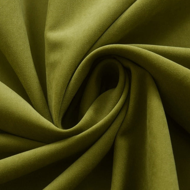 Zelený zatemňovací závěs na kovové kroužky