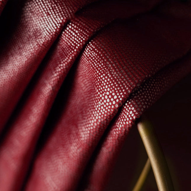 Bordó zatemňovací závěs do ložnice