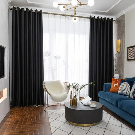 Černý zatemňovací závěs do obýváku Tisto
